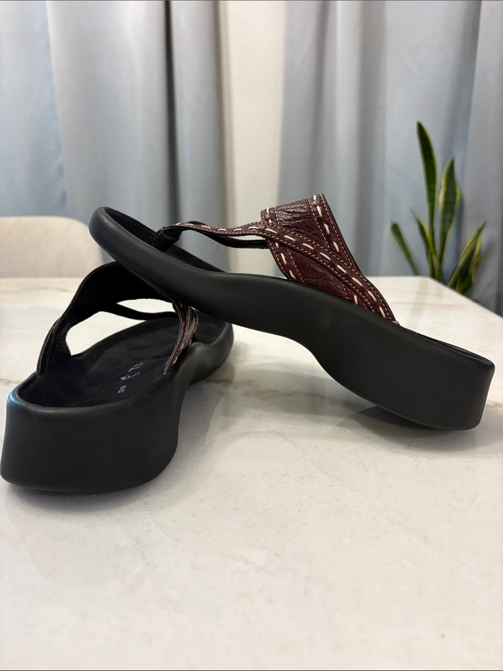 Tatami Women's Brown Thong Sandals - Picture 5 of 6